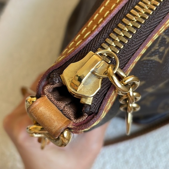 Louis Vuitton Palermo MM Monogram Canvas - Picture 11 of 13